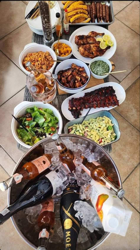 South African Party Food, Picnic Food Ideas Aesthetic, Hosting Lunch, Bbq Outside, Memorial Day Celebration, Cooking Soul Food, Bbq Platter, Amazing Food Platters, South African Food