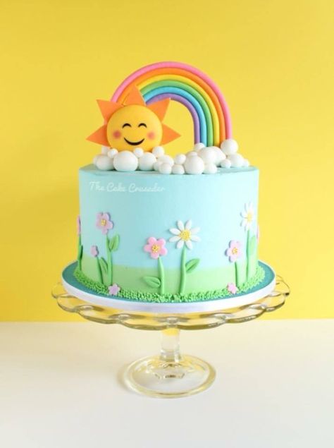 20+ Rainbow Cakes & Party Ideas - click over to RoseBakes.com for tons of beautiful Rainbow cake and party ideas for your Rainbow themed party! #cake #cakes #rainbow #rainbowcakes #stpatricksday Sunshine Cake Birthday, Rainbow Birthday Cake Ideas, Sunshine And Rainbows Birthday, Rainbow Cake Birthday, Sunshine Birthday Cakes, Tort Special, Baby Shower Pasta, Gökkuşaği Pasta, Cakes Rainbow