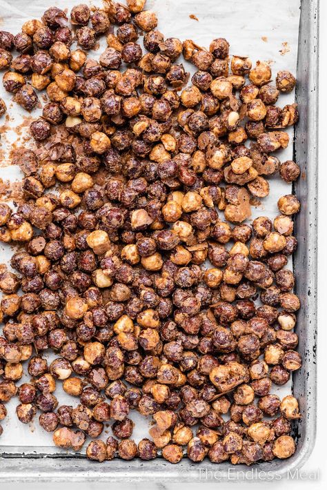 Add these simple candied hazelnuts to salads, treats, and savory dishes for a sweet and nutty crunch. They're easy to make and they're ready in 40 minutes! #theendlessmeal #candiedhazlnuts #hazelnuts #candiednuts #christmas #diy #nuts Candied Hazelnuts Recipe, Hazelnut Recipes, Baking Secrets, Harvest Recipes, Savory Dishes, Candied Nuts, Hazelnut Spread, Spiced Rum, Mixed Nuts