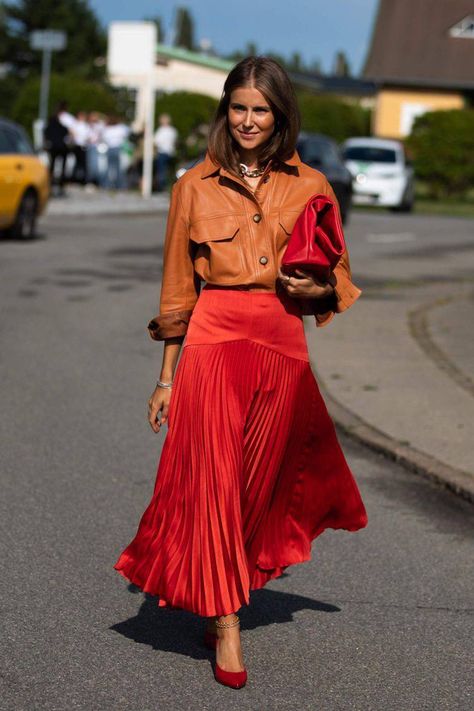 Copenhagen Fashion Week 2022, Fashion Week 2022, Red Pleated Skirt, Copenhagen Fashion, Copenhagen Style, Copenhagen Fashion Week, Looks Street Style, Street Style Inspiration, Fashion Week Street Style