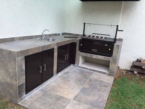 Cottage Kitchen Design, Dirty Kitchen, Outdoor Kitchen Cabinets, Outdoor Kitchen Decor, Outdoor Kitchen Bars, Outdoor Bbq Kitchen, Outdoor Sinks, Bbq Kitchen, Guest Cottage