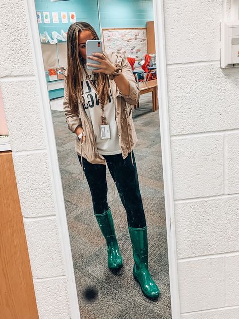 Rainy Day Teacher Outfit Winter, Teacher Rainy Day Outfit, Rainy Day Teacher Outfit, Rainboots Outfit, Rainy Day Outfit For School, Rainy Day Outfit For Work, Winter Teacher Outfits, Cute Teacher Outfits, Teacher Outfit