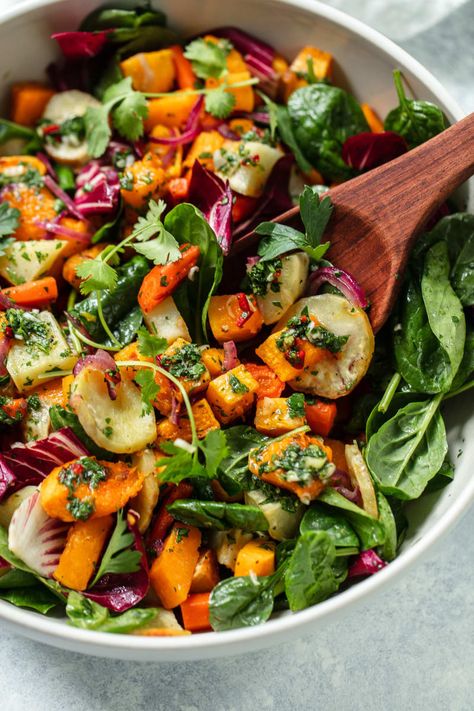 Think a salad can't be cozy? Think again. This one has roasted squash, carrots, and potatoes mixed with a herby, fragrant dressing. Need I say more? Get the recipe here. Roasted Root Vegetable Salad, Root Vegetable Salad, Veg Salad, Deer Food, Vegetarian Ideas, Vegetable Salad Recipes, Vegetarian Salad Recipes, Salad Recipes Video, Yellow Potatoes