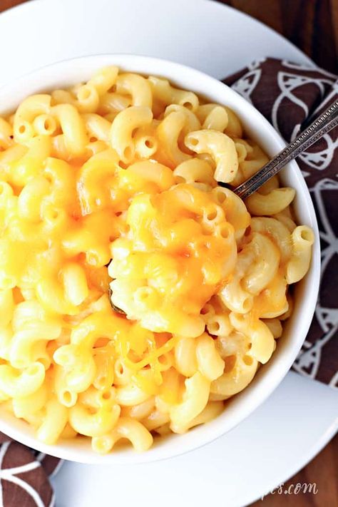 Wisconsin Mac and Cheese (Noodles Copycat) — Let's Dish Recipes Noodles Mac And Cheese Recipe, Wisconsin Mac And Cheese, Cheese Noodles, Noodles And Company, Homemade Mac And Cheese, Macaroni Recipes, Creamy Garlic Sauce, Baked Mac N Cheese, Copycat Restaurant Recipes