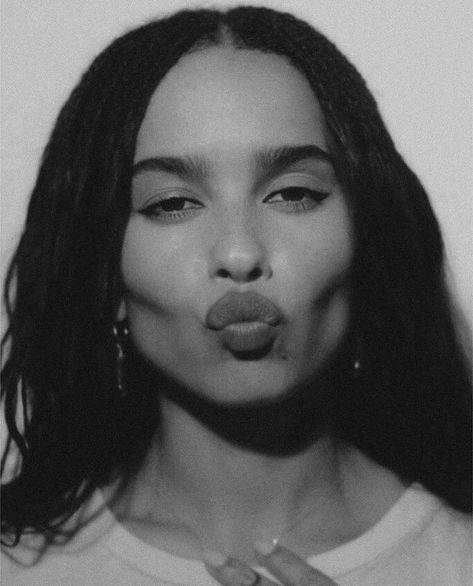 Zoe Kravitz Icons, Zoë Kravitz, Zoe Kravitz, Bella Hadid, Face Claims, Pretty People, Makeup, Make Up