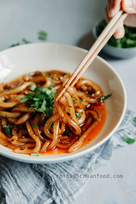 Handmade Potato Noodles | China Sichuan Food Potato Starch Noodles, Stick Rice, Sichuan Food, Noodles Recipes, Potato Noodles, Asian Cucumber Salad, Wheat Noodles, Cibo Asiatico, Homemade Foods