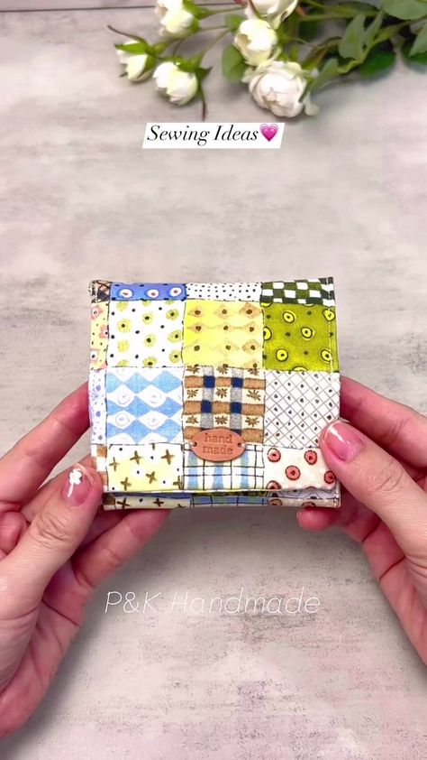 Sewing Ideas Easy, Diy Coin Purse, Homemade Bags, Sewing Videos, Old Greeting Cards, Sewing Bags, Sew Easy, Old Quilts, Sewing Projects For Beginners