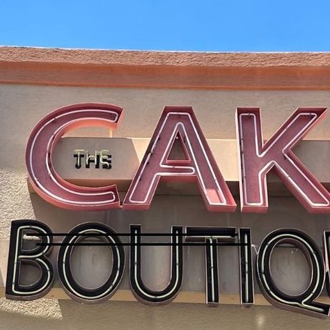 Visit El Paso on Instagram: "Cakes in a can?! Yes, you read that right! For part 10 of our hidden gem series, we’re featuring the Cake Boutique. This locally owned shop is owned by both mother and daughter & they create lovely desserts for any occasion! Find their cake vending machine at Cielo Vista Mall in front of BoxLunch Gifts; at Bassett Place near Target and Pretzel Maker; and at Mesilla Valley Mall in Las Cruces! 5860 N Mesa Street" Cupcake Vending Machine, Cake Vending Machine, Cake Vending Machine Japan, Pretzel Maker, Vending Machine At Night, 2023 Cakes, Luxury Vending Machine, Vending Machines Japan, Cake In A Can