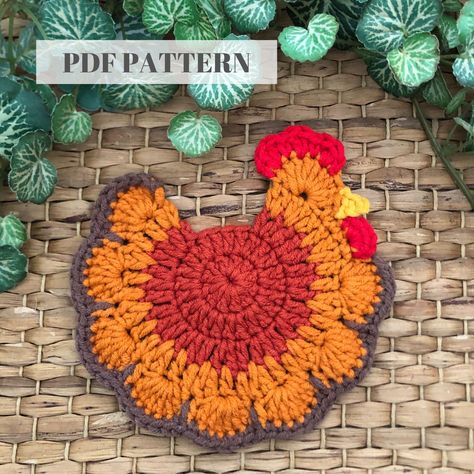 Crochet Chicken Coaster PATTERN This is not a physical product. This is an instant digital download so cancelation and refunds are not available. This instant download link will be available once your payment has cleared. The pattern includes multiple close-up photographs for better understanding and easy following. (1 PDF of 19 pages, with 59 photos ) This pattern is written in standard US crochet terms, in English. This cute and rustic design will add warmth to your Thanksgiving table and deli Small Turkey Crochet Pattern, Crochet Country Decor, Rooster Crochet Pattern Free, Crochet Chicken Coasters Free Pattern, Chicken Coasters Crochet, Pumpkin Coasters Free Crochet Pattern, Crochet Fall Patterns Free, Crochet Doily Patterns Free, Crochet Chicken Coaster