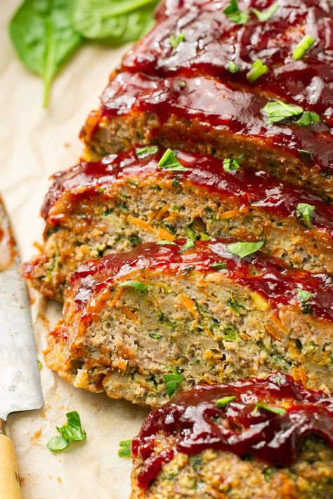 This flavorful and moist turkey meatloaf is truly the BEST! Not only does it have 3 veggies mixed into it (grated carrot, chopped spinach, grated zucchini) but it is rocking Worcestershire sauce and the perfect blend of herbs + spices, making it a true delight to eat. The added veggies not only make this healthy meatloaf even more nutrient dense, but those veggies + breadcrumbs help to keep your meatloaf nice and juicy while it cooks. Perfect for a hearty dinner or to make as part of your meal Moist Turkey Meatloaf, Ground Turkey Meatloaf, Turkey Meatloaf Recipe, Meatloaf Recipes Healthy, Moist Turkey, Healthy Meatloaf, Turkey Meatloaf Recipes, Grated Zucchini, How To Cook Meatloaf