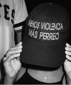 menos violencia mas perreo ✨ Reggaeton Aesthetic Playlist Cover, Reggaeton Playlist Cover, Latin Playlist Cover, Spanish Playlist Cover, Nightclubs Aesthetic, Spotify Playlist Covers Mexican, Mexican Music Playlist Cover, Reggaeton Quotes, Old School Reggaeton Aesthetic