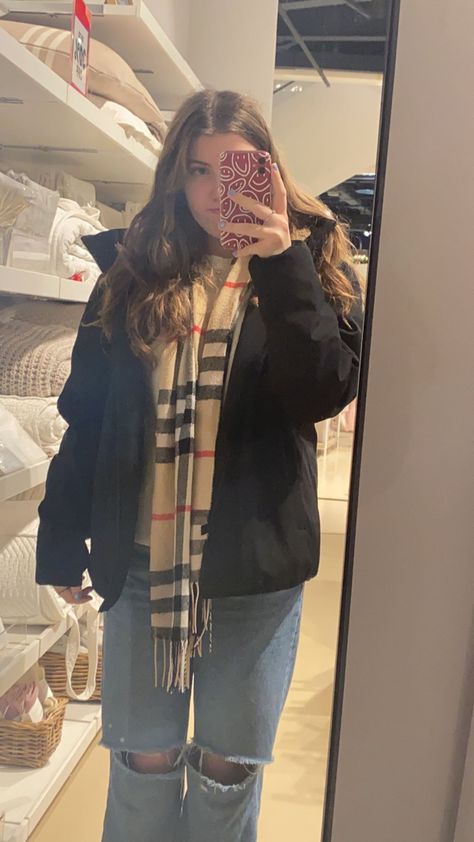 Aesthetic Burberry scarf, zara jeans, michael kors coat, Burberry Aesthetic Outfit, Burberry Scarf Outfit, Burberry Outfits, Mirror Picture, Scarf Outfit, Burberry Scarf, Outfits Winter, Zara Jeans, Burberry