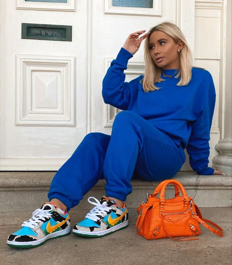 Nike Dunks Outfit Woman, Nike Dunks Outfit, Dunks Outfit Woman, Dunk Outfit, Saffron Barker, Dunks Outfit, Trainers Outfit, Effortlessly Chic Outfits, Girl Fits