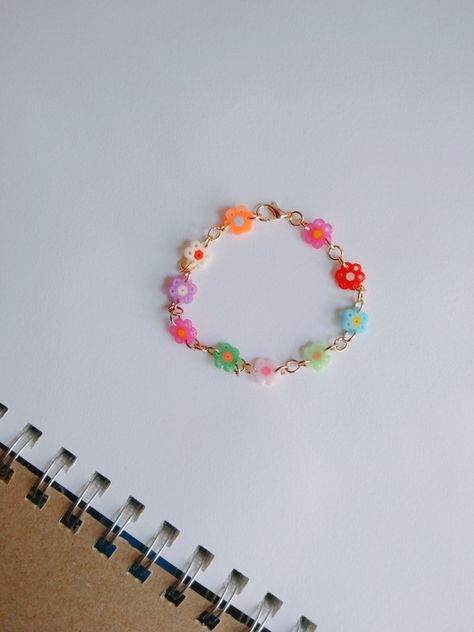 Aesthetic Hama Bead Ideas, Hama Beads Flower, Pearler Beads Ideas Aesthetic, Hama Beads Aesthetic, Hama Beads Jewelry, Indie Bracelets, Perler Ideas, Hamma Beads, Motifs Perler