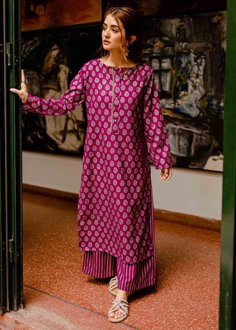 Eid Outfit Ideas, Simple Dress Casual, Stylish Short Dresses, Pakistani Fancy Dresses, Beautiful Pakistani Dresses, Dress Design Patterns, Simple Pakistani Dresses, Screen Printing Shirts