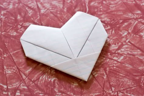 how to fold a note into a paper heart :} (yeah, i couldn't remember how to fold them) Note Folding, Paper Hearts Origami, Tutorial Origami, Origami And Kirigami, Folding Origami, Origami Heart, How To Fold Notes, My Funny Valentine, How To Fold