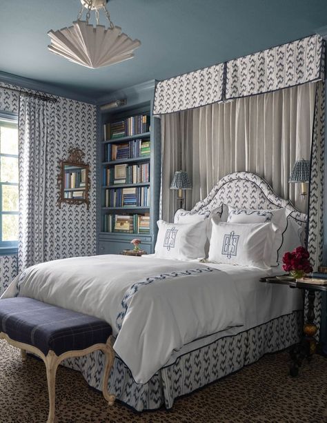 Design Crush: Meredith Ellis Design - The Glam Pad Meredith Ellis, Houston Interior Designers, Glam Pad, Bunny Williams, Window Casing, Beach House Style, Blue China, Painted Doors, Eclectic Style