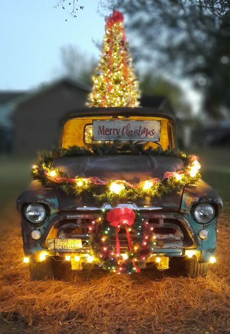 Old Truck Christmas Decor, Old Trucks Decorated For Christmas, Old Truck Decorated For Christmas, Christmas Lights On Truck, Farm Truck Christmas Tree, Old Truck Decor, Farm Christmas Decorations, Christmas Truck Decor, Christmas Car Decor