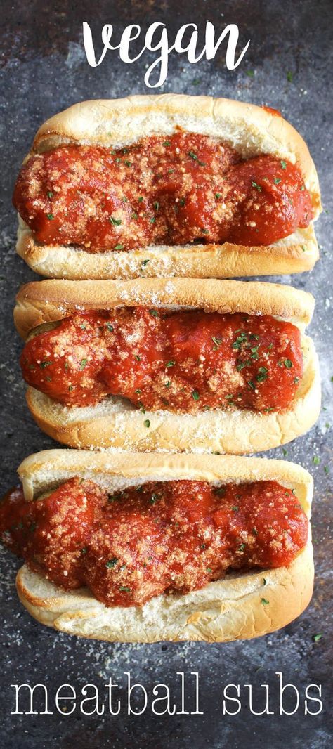 These amazingly delicious vegan meatball subs are made with super flavorful chickpea meatballs! This is one of our family's most loved recipes. via /thecrunchychron/ Chickpea Meatballs, Makanan Italia, Vegan Meatballs, Vegan Chickpea, Meatball Subs, Vegan Sandwich, Vegan Lunch, Vegan Cooking, Chicken Nuggets