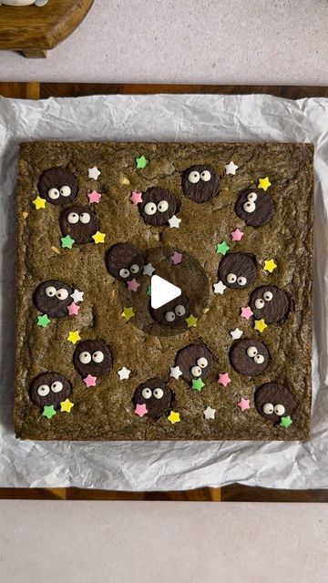 Eric🍰Baking and Recipes on Instagram: "Studio Ghibli soot sprite black sesame brownies ⚫️🫶 Should I do Sanrio, Sonny Angel, or Miffy next? 🙈 This is probably one of my favorite and most popular recipes.
.
185g All-purpose Flour
1tsp baking powder
A pinch of salt
115g butter
130g dark brown sugar
100g granulated sugar
2 eggs
70g black sesame paste (tahini)
100g chopped white chocolate

Recipe linked in my bio! For Ghibli brownies don’t do the swirl and use oreos, sprinkes, and chocolate to decorate.

#studioghibli #ghibli #spiritedaway #howlsmovingcastle #totoro #anime" Soot Sprite Brownies, Anime Desserts Recipes, Studio Ghibli Desserts, Ghibli Night, Studio Ghibli Food, Ghibli Baby, White Chocolate Recipe, Cake Base Recipe, Black Sesame Paste