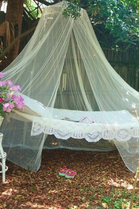 Summertime Glamping Ideas, Garden Hammock, Hampi, Diy Outdoor Decor, Bohol, Outdoor Rooms, Dream Garden, My Dream Home, Fabric Decor