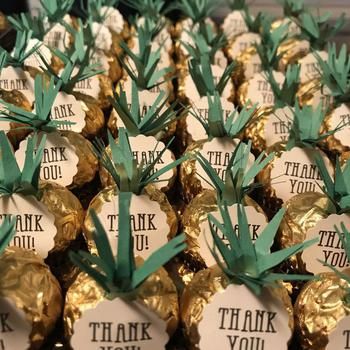 Pineapple Favors, Tropical Wedding Favor, Luau Party Food, Festa Moana Baby, Hawaiian Party Decorations, Creative Wedding Favors, Tropical Baby Shower, Tropical Bridal Showers, Fiesta Tropical