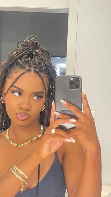 kyra nikole on Instagram: "me 🤝 claw clips lol • • • #naturalhairstyles #clawcliphairstyle #hairinspiration #inspo #makeupreels #hairstylesforgirls #hairstylesforblackwomen #silkpress" Girl With Pigtails, Cute Box Braids Hairstyles, Protective Hairstyles Braids, Box Braid, Women's Hairstyles, Curly Girl Hairstyles, Claw Clips, Braids Wig, Box Braids Hairstyles