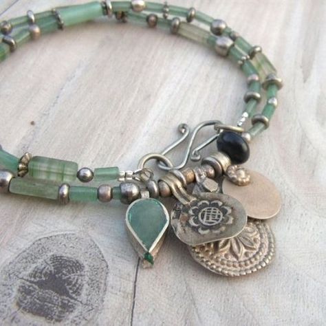 Talisman Necklace, A Bracelet, Coin Jewelry, Green Dark, Bijoux Diy, Pale Green, Schmuck Design, Jewelry Creation, Jewelry Projects