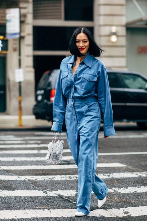 Looks Jeans, New York Fashion Week Street Style, All Jeans, Trendy Swimwear, Womens Fashion Edgy, Spring Street Style, Fashion Week Street Style, Denim Outfit, Mode Style