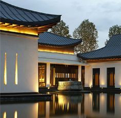 St.regis Lhasa Japanese Roof Design, Japanese Roof, China Architecture, Luxury Hotel Room, Facade Lighting, Asian Architecture, Heritage House, Chinese Design, Best Spa