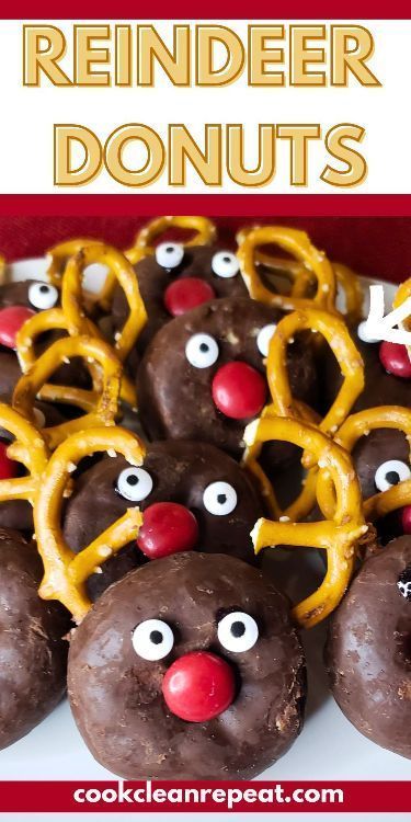 These reindeer donuts from Cook Clean Repeat are a fun and festive way to add a Christmas twist to your chocolate donuts. They are incredibly easy to make and you can involve the kids in your life to create this delightful dessert. In just a few minutes, you can have a quick and easy holiday dessert recipe that is perfect even if you're short on time. Christmas Cake Roll, Donuts Homemade, Holiday Dessert Recipes Easy, Easy Holiday Dessert, Christmas Baking Cookies, Hand Pie Recipes, Christmas Donuts, Easy Holiday Desserts, Diy Donuts