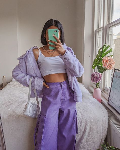 Rubi’s Instagram profile post: “sending love & positivity 💜 @asos 💞this fit and more in my monochrome outfits youtube video now live, link in bio 🌈” Mode Pastel, Mode Purple, Mode Hipster, Purple Fits, Moda Streetwear, Pastel Outfit, Monochrome Outfit, Purple Pants, Purple Outfits