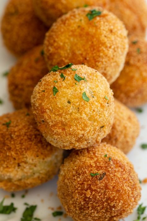 Easy Double Cheese Mozzarella Balls - An Italian in my Kitchen Mozzarella Balls Recipe, Italian Fries, Mozzarella Recipe, Mozzarella Balls, Cheese Mozzarella, Mozzarella Recipes, Balls Recipe, Perfect Appetizers, Pasta Salad Recipes