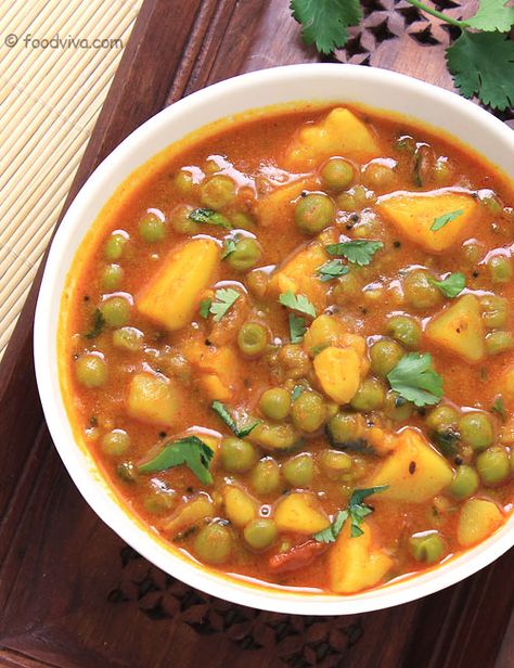 Easy Aloo Matar In Pressure Cooker Aloo Mutter Recipe, Aloo Mutter, Potato And Pea Curry, Beans Curry, Curry Recipes Indian, Using A Pressure Cooker, Paneer Recipes, Indian Curry, Green Peas