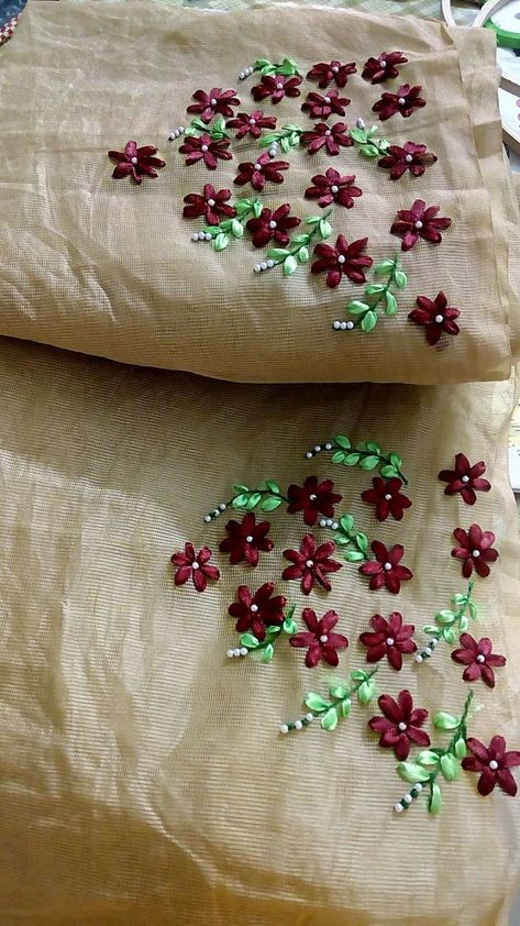 Ribbon Embroidery On Kurtis, Satin Work Embroidery, Ribbon Embroidery Saree Design, Ribbon Embroidery Blouse Designs, Ribbon Embroidery Saree, Arab Eid Outfits, Hand Embroidery Designs For Sarees, Eid Outfits Pakistani 2020, Simple Eid Outfits