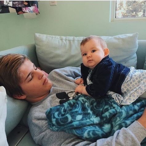 A cute guy holding a cute baby Teen Dad And Baby, Girl Code Book, Siblings Goals, Next Of Kin, Mommy Goals, Dad Baby, Holding Baby, Cute Names, Paying Attention