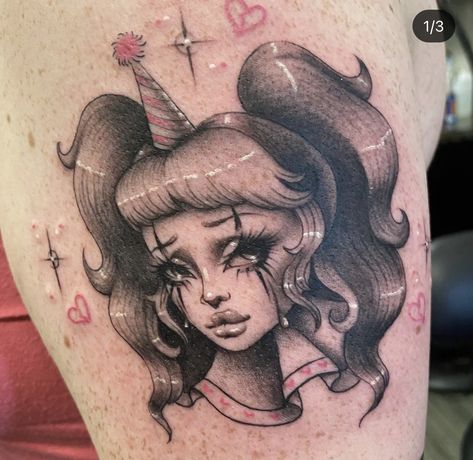 Clown Girl Tattoo, Tattoo Mafia, Clown Girl, Tattoo Apprenticeship, Armband Tattoos, Clown Tattoo, Chicano Art Tattoos, Chicano Drawings, Spooky Tattoos