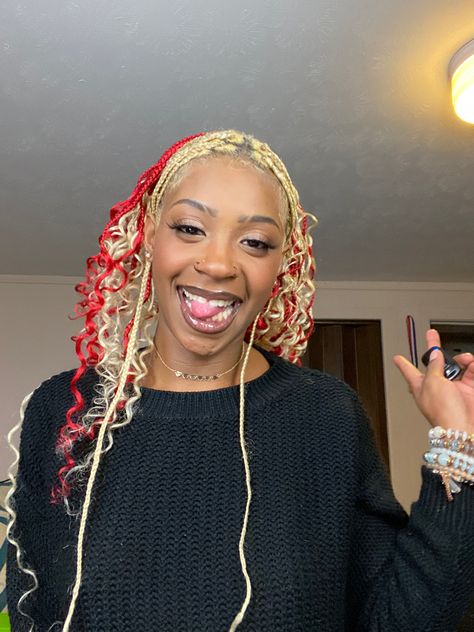 Burgundy And Blonde Peekaboo Braids, Blonde And Red Braids Black Women, Blonde And Red Peekaboo Braids, Red And Blonde Braids Mixed, Blond And Red Braids, Blonde And Red Box Braids, Red Blonde Braids, Red And Blonde Knotless Braids, Colourful Braids For Black Women