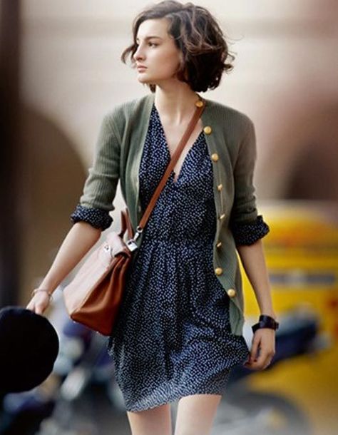 30 Cute Outfits that Go With Short Hair-Dressing Style Ideas A Woman, Walking, Green