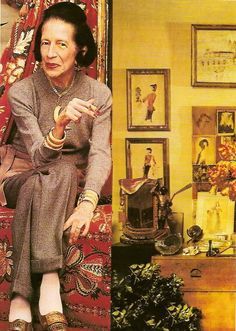 Diana Vreeland. Proof positive its all about style and talent --  not pretty features. Diana Vreeland Style, Eccentric Glamour, John Waters, Diana Vreeland, Advanced Style, Aging Gracefully, Van Cleef Arpels, Harper's Bazaar, Harpers Bazaar