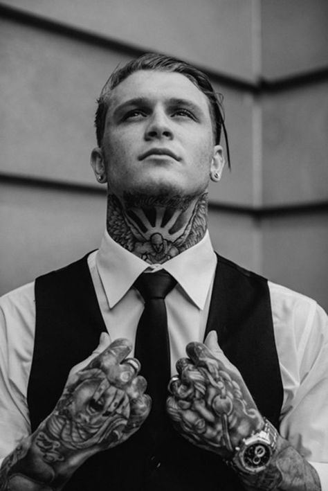 Suit And Tattoos Men, Tattoos And Suits, Tattoo Men Aesthetic, Tattoo Suit, Alternative Groom Attire, Suits And Tattoos, Tattoo Photoshoot, Art Deco Wedding Inspiration, Good Quality Photos