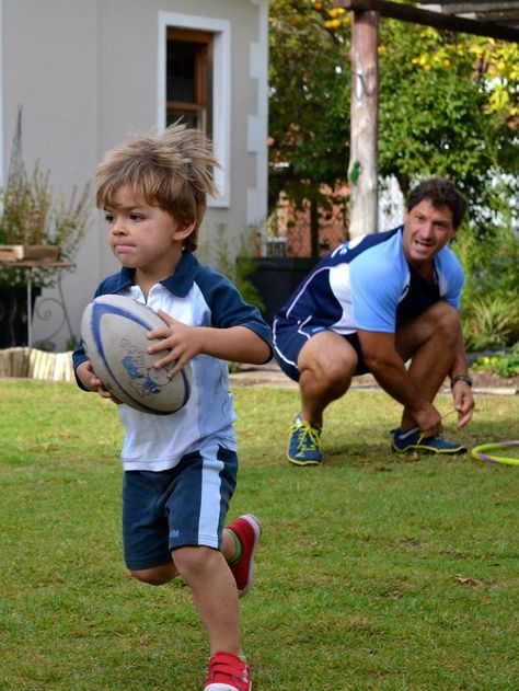 Kids Playing Football, Rugby Baby, Rugby Kids, Blonde Kids, Ernie Banks, Binding 13, Sports Boys, Dream Family, Real Family