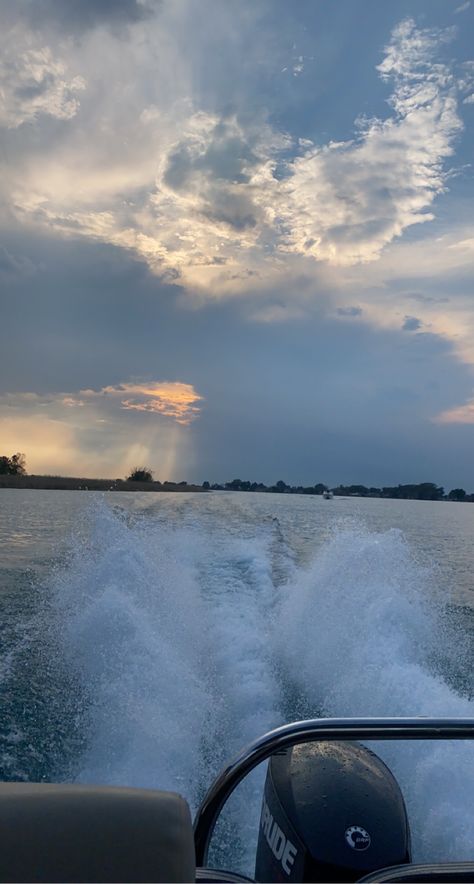 Coming home after a long day on the water. Sunsetting on water. Boat waves Boat Playlist Cover, Boat Asthetic Picture, On A Boat Aesthetic, Boat Ride Aesthetic, Boat Day Aesthetic, Boat Riding, Jet Skies, Boat Beach, Summer Boats