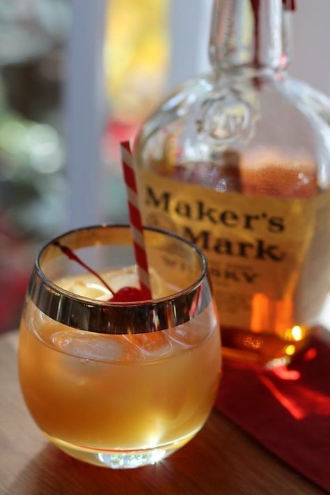 The Best Maker's Mark Cocktail Mixed Drinks Alcoholic Whiskey, Makers Mark Drink Recipes, Drinks Made With Makers Mark, Drinks With Makers Mark, Makers Mark Cocktails, Markers Mark Cocktails, Crown Whiskey Drinks, Makers Mark Whiskey, Makers Mark Distillery Kentucky