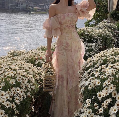 Ruffle Long Dress, Spaghetti Strap Summer Dress, Foto Tips, Prom Dress Inspiration, Pretty Prom Dresses, Floral Fit, Fairytale Dress, Fairy Dress, Glam Dresses