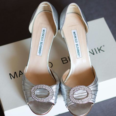 Manolo Blahnik Sedaraby Napa Silver Size 35-1/2 Manolo Blanc Shoes, Silver Manolo Blahnik Heels, Vintage Manolo Blahnik Shoes, Malano Blahnik, Manolo Blahnik Shoes Outfit, Carrie Bradshaw Manolo Blahnik, Manolo Shoes, Manolo Blahnik Outfit, Manolo Blahnik Carrie