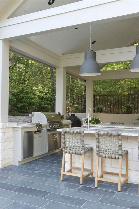 The white wooden beams and slate grey roof of this outdoor kitchen creates an elegant Hampton style space. The colour co-ordinated muted white worktops and island make the kitchen look light, spacious and calm. #homedecor Click for more outdoor kitchen design ideas. Image: The Creative Exchange Outdoor Kitchen And Pool, Furniture Dolly, 카페 인테리어 디자인, Outdoor Kitchen Patio, Kitchen Designs Layout, House With Porch, Dream Backyard, Backyard Patio Designs, Outdoor Kitchen Design