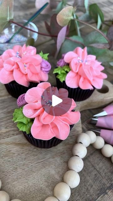 Best Icing For Piping Flowers, Piping Tip For Leaves, Leaf Frosting Tip, Petal Piping Tip, 2d Piping Tip, Cupcake Videos, Decorator Frosting, Piping Icing, Icing Tips