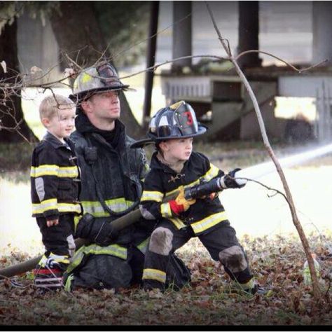 Firefighter Father and sons Son Picture, Fire Pics, Firefighter Tools, Firefighter Girlfriend, Firefighter Family, Firefighter Mom, Firefighter Paramedic, Firefighter Pictures, Firefighter Emt