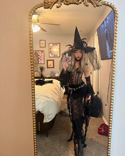 wish it could be october forever Witchy Outfits, Witch Halloween Costume, Witch Costume, Costume Ideas, Halloween Costume, Halloween Costumes, Witch, Halloween, Pins